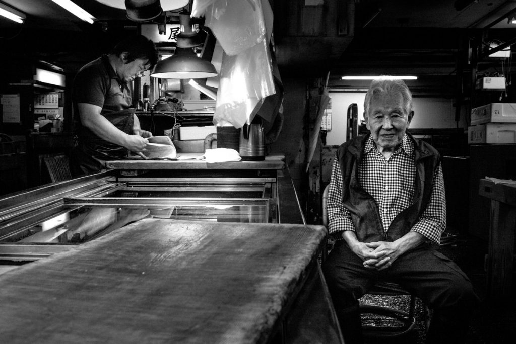 Black and white photograph from the book â€œTokyo Tsukijiâ€ by Nicola Tanzini